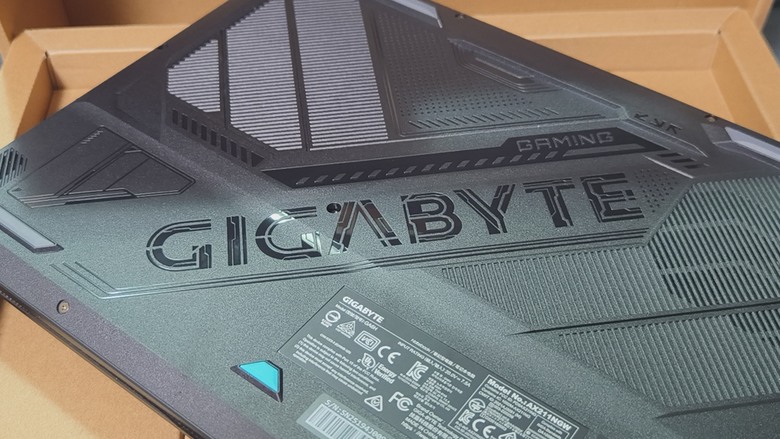 「開箱分享」 GIGABYTE A16, 低調中的高調