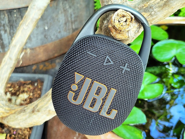 🎧 JBL Clip 5 開箱分享|小身材大能量,出遊必備的音樂好夥伴!