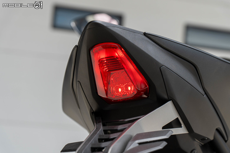 Honda CB1000 Hornet SP賽道試駕｜黑金配色低調奢華，Öhlins懸吊加持
