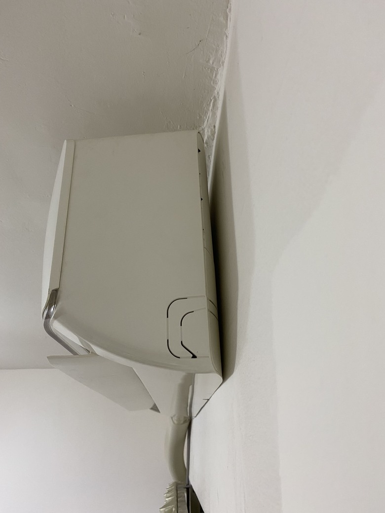 三洋冷氣室內機無法貼合牆面