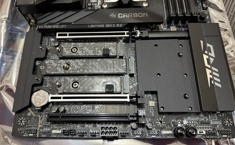 超值AMD 9950X配MSI X870E CARBON +PA602木質金屬版 機殼