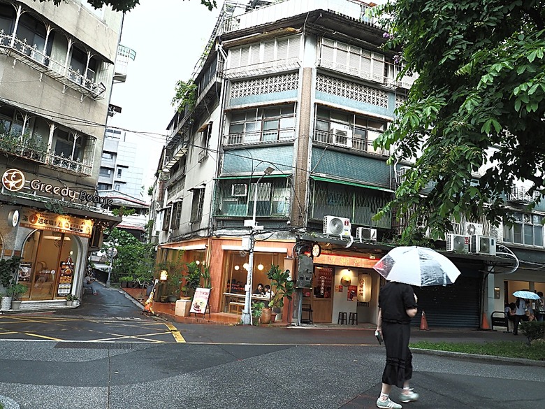 心中山線形公園、誠品書店 R79、玫瑰古蹟—蔡瑞月舞蹈研究社、光點台北(台北之家)、中山藏藝所,附掛OKAY韓國烤肉 — 臺北市區小旅行之選物小攤、咖啡香與日系文青風生活圈