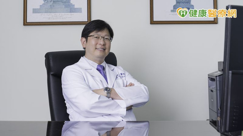 點我看大圖 「好想泡澡」七旬翁洗腎20年中央靜脈合金人工血管圓心願