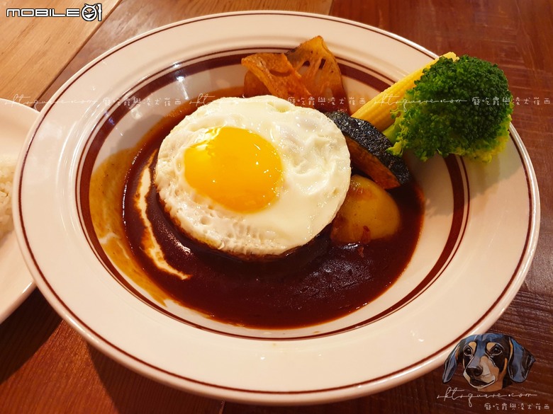 「青春漢堡 Aoharu Burger」昭和靈魂日式洋食,新店裕隆城裡的復古時光食堂|癡吃霞與凌犬崔西