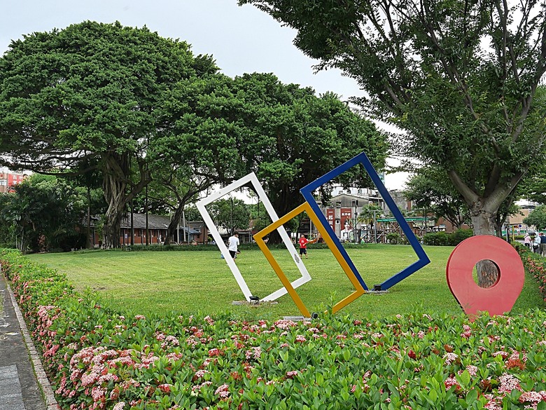 臺北製糖所文化園區、萬華林宅｜星巴克 艋舺門市、仁濟療養院、萬華故事館、青年公園游泳池、金義合行、艋舺集義宮、艋舺洪氏祖厝、萬華國中活動中心、雙園國小健康樓、五〇年代首批整建住宅 — 臺北市區小旅行之南艋舺半日散策
