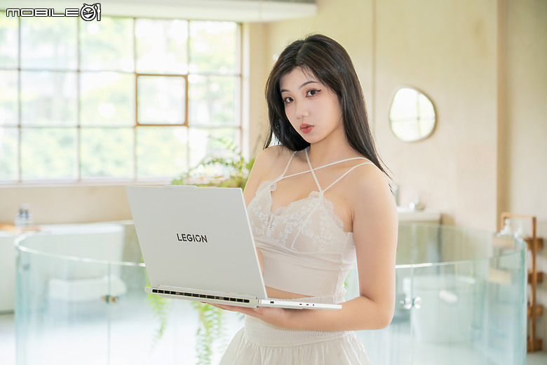 點我看大圖 Lenovo Legion 7i (Gen10) 電競筆電|白色外表藏不住強大戰力!