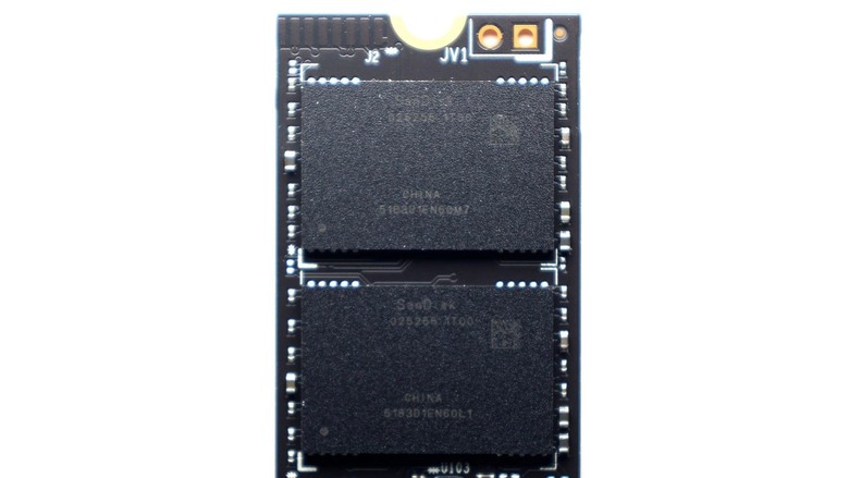 WD_BLACK 首款 PCIe Gen5 SSD，旗艦 SN8100 效能實測