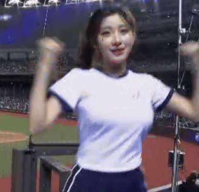 新北🚘台64線駕駛 被棒球⚾⚾⚾砸中 車窗接殺。(全壘打 ot 界外球)