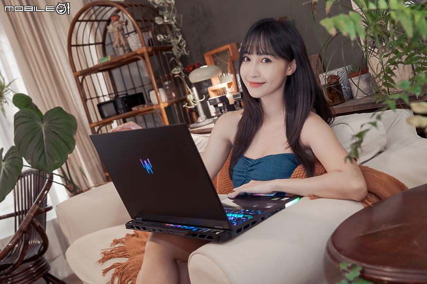點我看大圖 Acer Predator Helios 18 AI 測試報告|旗艦掠奪者滿血回歸