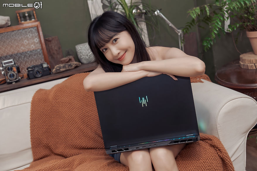 點我看大圖 Acer Predator Helios 18 AI 測試報告|旗艦掠奪者滿血回歸