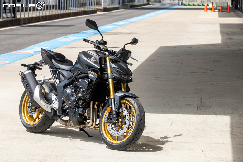 點我看大圖 Honda CB1000 Hornet SP賽道試駕|黑金配色低調奢華,Öhlins懸吊加持