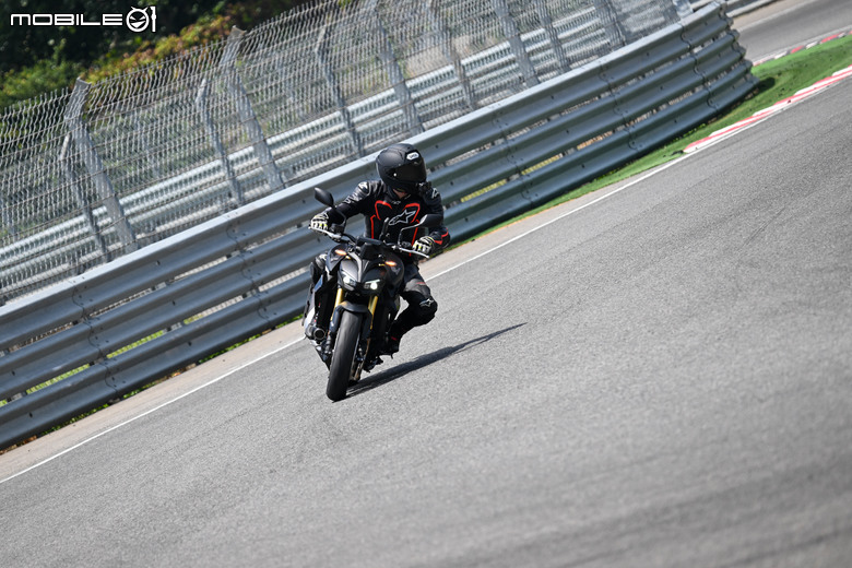 點我看大圖 Honda CB1000 Hornet SP賽道試駕|黑金配色低調奢華,Öhlins懸吊加持