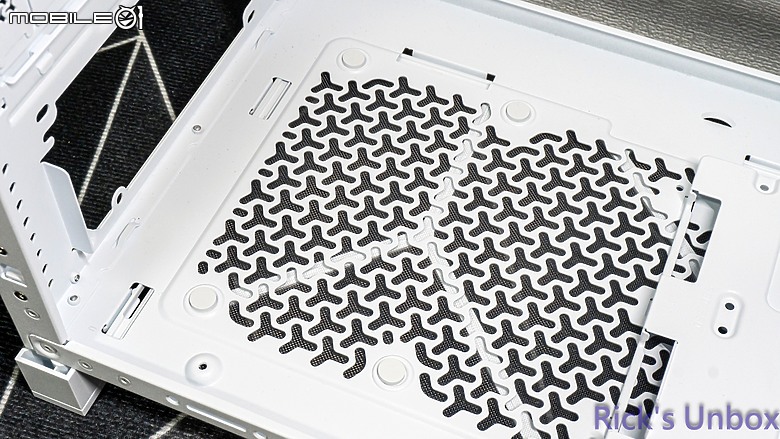 【開箱】高模組化頂級中塔機殼 | CORSAIR FRAME 5000D RS ARGB WHITE
