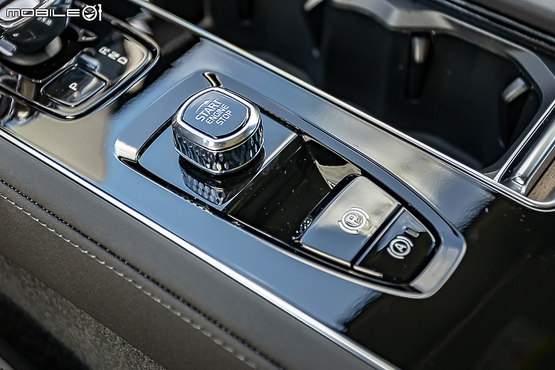 Volvo 小改款 XC90 B5 Plus 試駕|披上時尚外衣、融入科技元素,利劍重磨再戰一回!