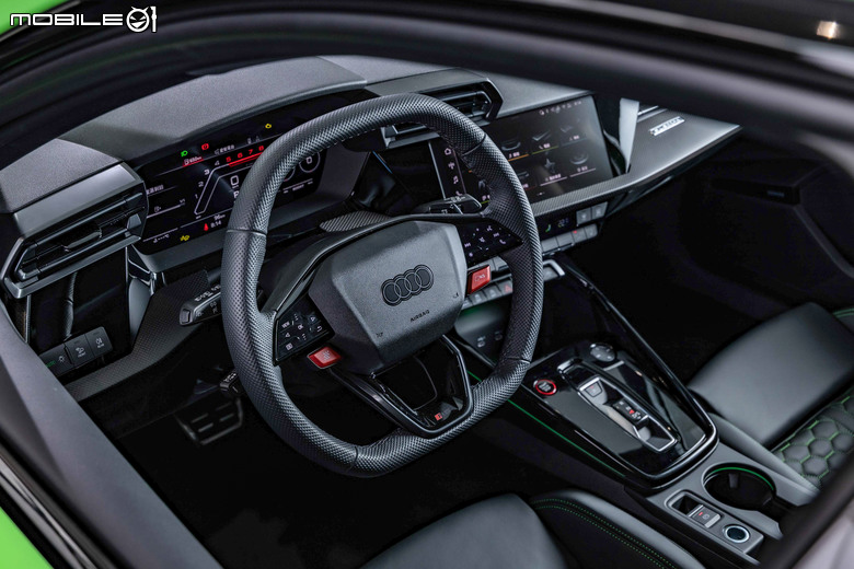 Audi RS 3 雙車型同步發表｜五缸渦輪帶來400匹強大性能、售價350.3萬元起！