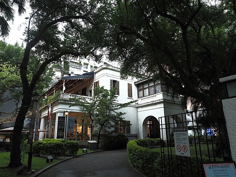 心中山線形公園、誠品書店 R79、玫瑰古蹟—蔡瑞月舞蹈研究社、光點台北(台北之家)、中山藏藝所,附掛OKAY韓國烤肉 — 臺北市區小旅行之選物小攤、咖啡香與日系文青風生活圈