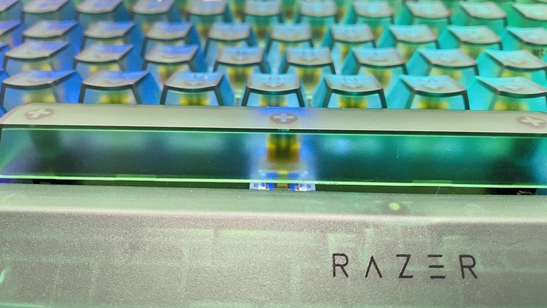 【阿洪開箱中】雷蛇 Razer Phantom 幻影綠系列整組開箱實測心得|RGB 美學全面解放,透明設計再掀桌面革命!