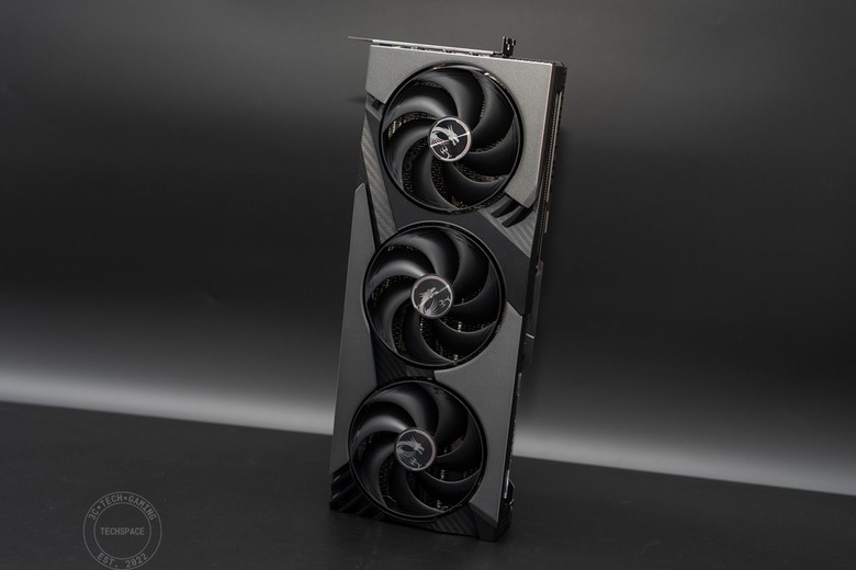 MSI GeForce RTX 5070 Ti 16G VANGUARD SOC 顯示卡開箱評測 | 太空船強大渦輪靈感設計、碳纖維裝飾未來感十足