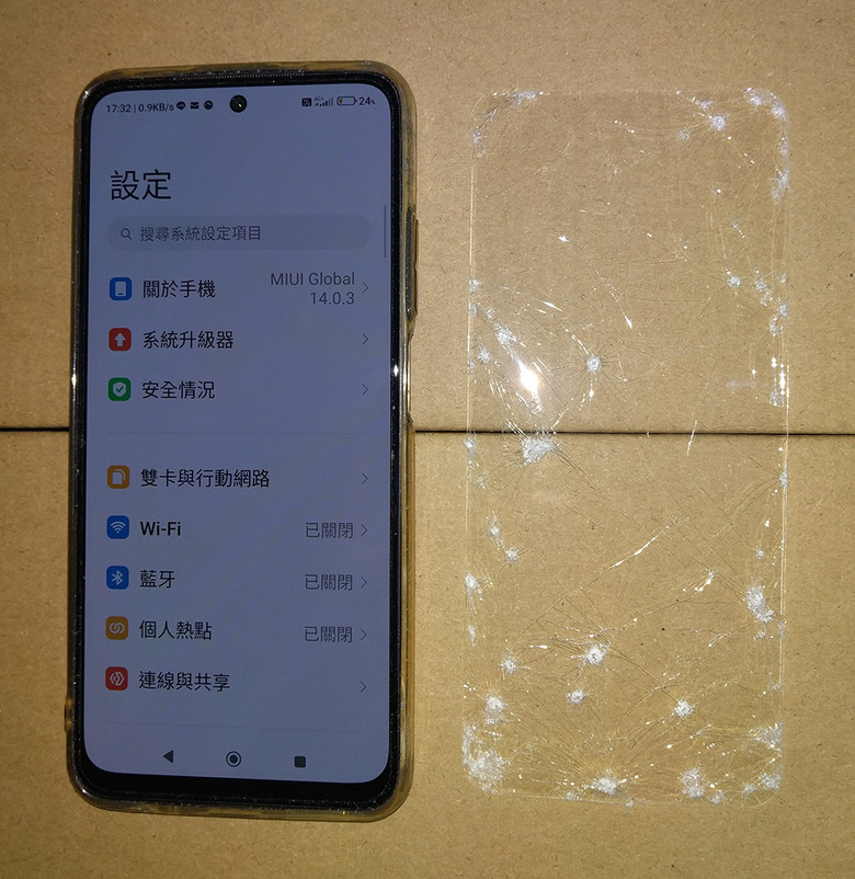 紅米 Note 10s 被三輛機車輾過 ....