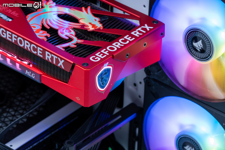 微星 GeForce RTX 5070 Ti 16G MLG Edition 魔龍姬版本顯示卡開箱 以獨特艷紅設計賦予火熱性能