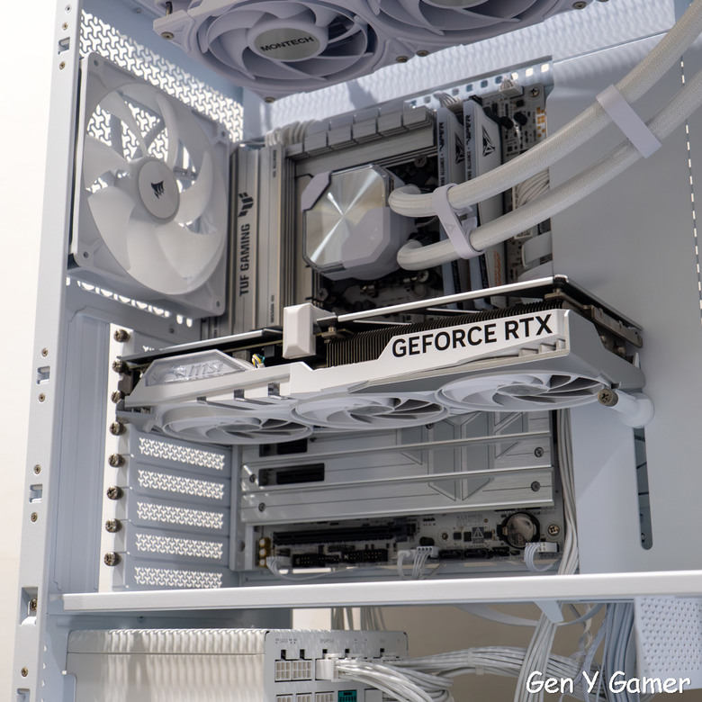 點我看大圖 模組化尬洞洞板!CORSAIR FRAME 5000D RS ARGB