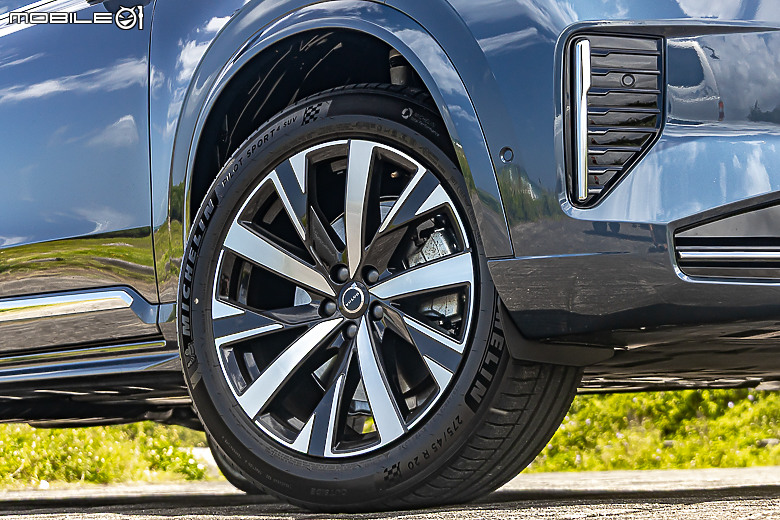 Volvo 小改款 XC90 B5 Plus 試駕|披上時尚外衣、融入科技元素,利劍重磨再戰一回!