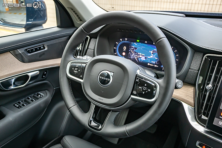 Volvo 小改款 XC90 B5 Plus 試駕｜披上時尚外衣、融入科技元素，利劍重磨再戰一回！