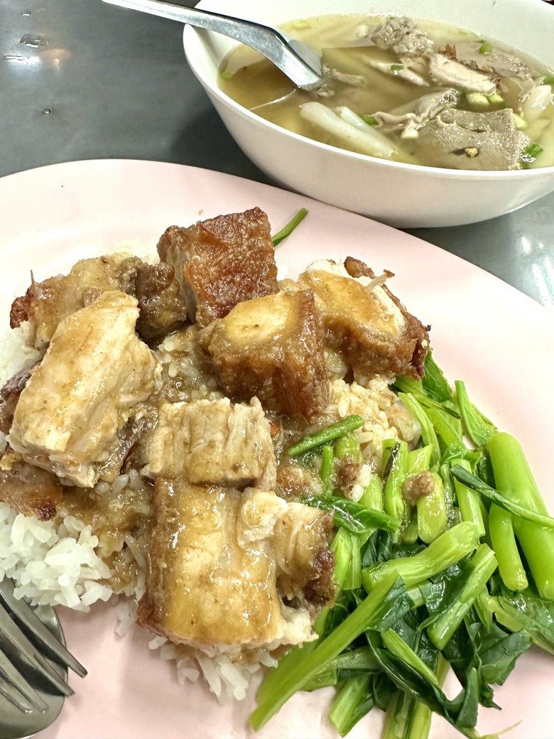 🇹🇭唐人街必吃排隊名店！這碗燒肉飯讓我念念不忘～🍖