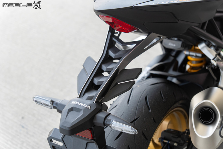 Honda CB1000 Hornet SP賽道試駕｜黑金配色低調奢華，Öhlins懸吊加持