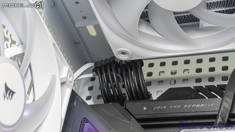 【開箱】高模組化頂級中塔機殼 | CORSAIR FRAME 5000D RS ARGB WHITE