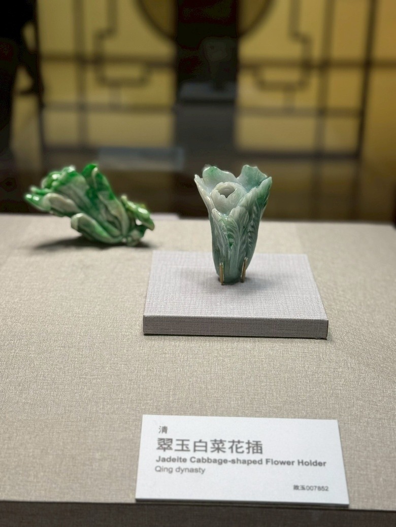 久違故宮翠玉白菜出差中,巧遇洋彩玲瓏旋轉「車」