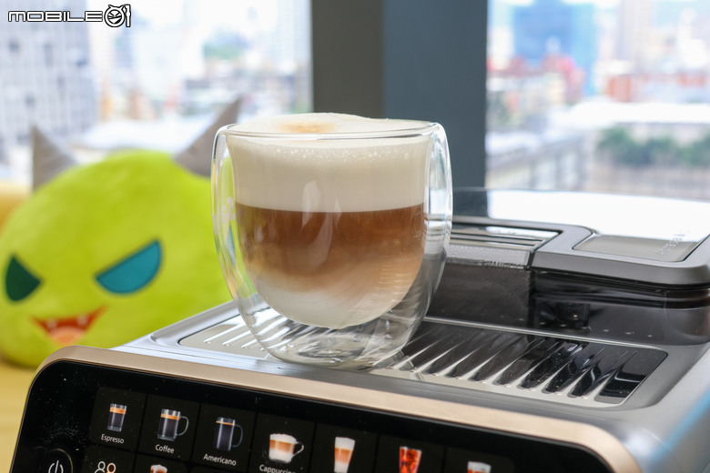 飛利浦 Philips EP5500 LatteGo 全自動義式咖啡機開箱|20種以上飲品選擇,從義式濃縮到冰雲朵拿鐵一次滿足!