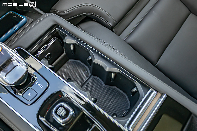 Volvo 小改款 XC90 B5 Plus 試駕|披上時尚外衣、融入科技元素,利劍重磨再戰一回!