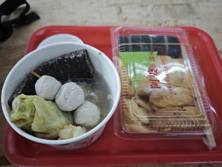 鶯歌小鎮一日遊 - 鶯歌陶瓷老街巡禮 / ESUWA 肉桂卷&可頌專売處 / 新旺集瓷手拉坏課程初體驗 / 阿婆壽司 & 厚道排骨飯