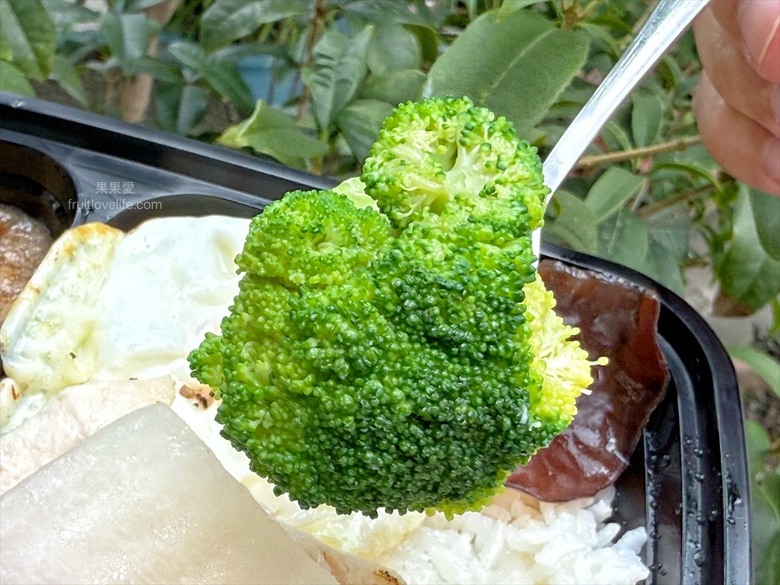 創意燴飯餐盒,舒肥肉品+獨家七種自製醬料,健康美味外帶外送新選擇!