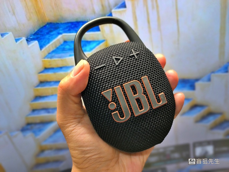 【盲狙先生傳98】JBL CLIP 5 加入好市多專賣! | 可攜式防水藍牙喇叭再進化!機身更堅固、音質更清晰、推力更強、支援App設定!