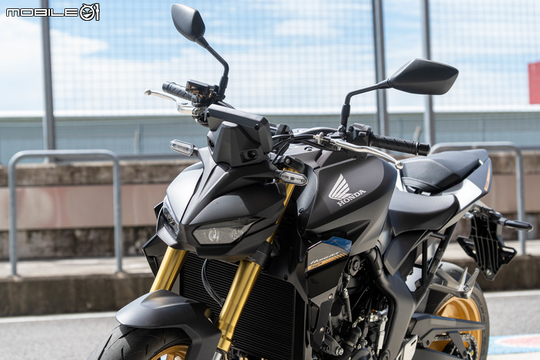 點我看大圖 Honda CB1000 Hornet SP賽道試駕|黑金配色低調奢華,Öhlins懸吊加持