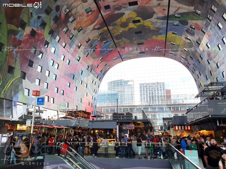 荷蘭鹿特丹 Markthal 拱廊市場：建築藝術與生活共存的城市空間｜癡吃霞與凌犬崔西