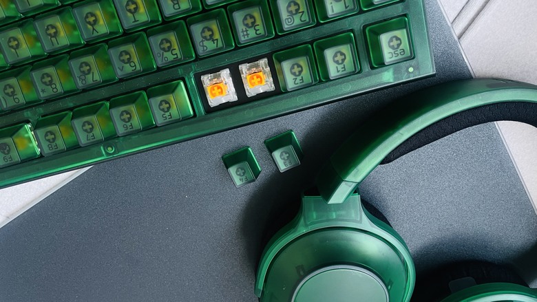 【阿洪開箱中】雷蛇 Razer Phantom 幻影綠系列整組開箱實測心得｜RGB 美學全面解放，透明設計再掀桌面革命！