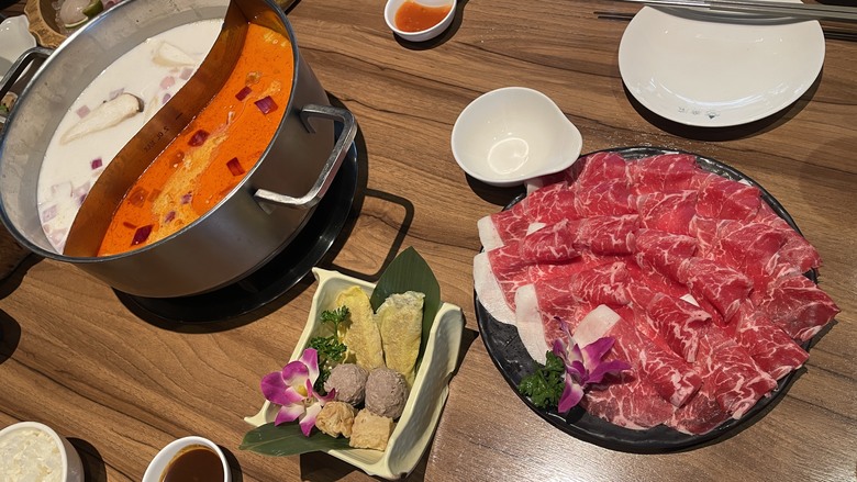 【食記】【台中火鍋|泰滾泰式火鍋 崇德店二訪】壽星送蝦超划算|夢幻奢華鍋+鍋烤節活動一次體驗 2025/08【阿洪開箱中】