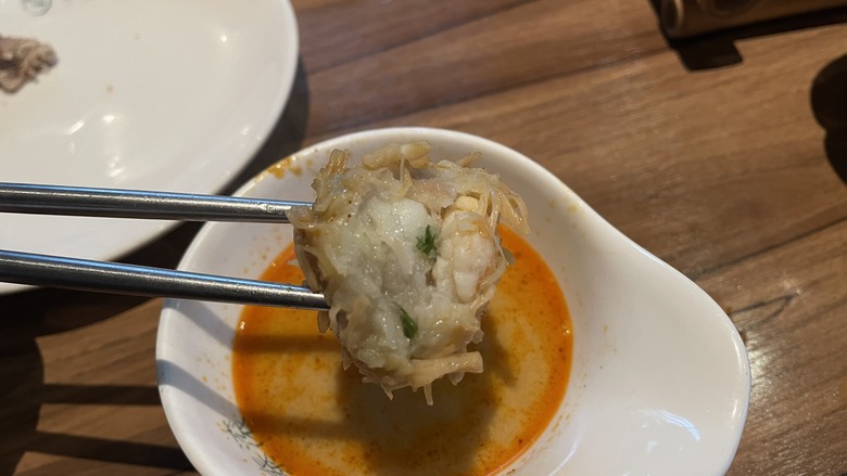 【食記】【台中火鍋｜泰滾泰式火鍋 崇德店二訪】壽星送蝦超划算｜夢幻奢華鍋＋鍋烤節活動一次體驗 2025/08【阿洪開箱中】