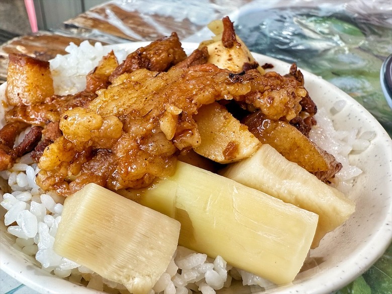 竹筍滷肉飯、竹筍肉燥飯好吃,竹筍脆又甜,還有許多竹筍料理可選擇