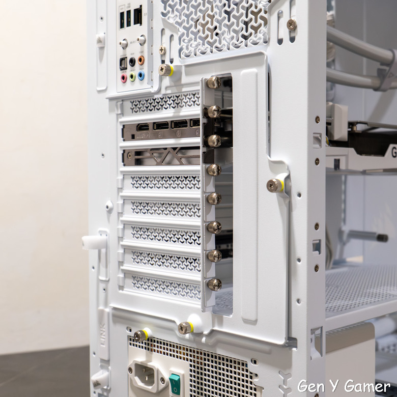 點我看大圖 模組化尬洞洞板!CORSAIR FRAME 5000D RS ARGB