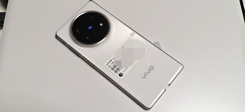 Vivo 的ultra 拍照會讓人迷住，vivo Fold5 摺疊機輕薄輕巧令人愛不釋手
