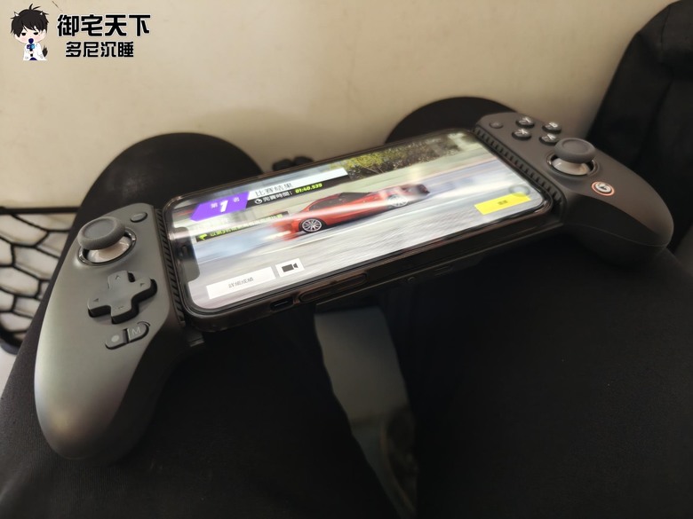 開箱|GAMESIR 蓋世小雞 G8+ 射手座拉伸手把 - 為行動娛樂玩家量身打造,搭配 iPhone 享受極致手遊體驗!