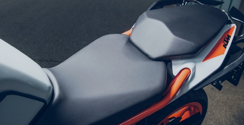 【海外快訊】KTM DUKE 160印度發表售價184,000盧比折合新台幣約63,000元!!全新引擎還有標配前後WP避震器。