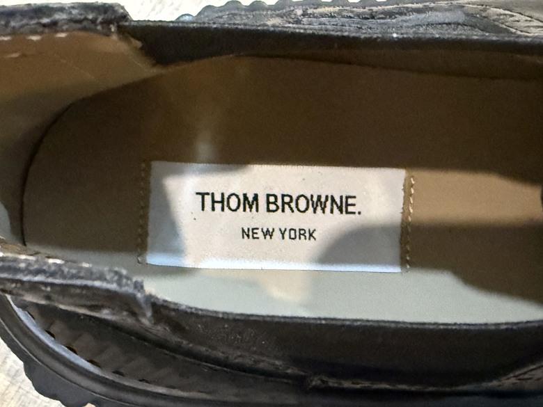 「開箱」Thom Browne 踝靴 & 四條槓毛衣 & VERSACE 帽子