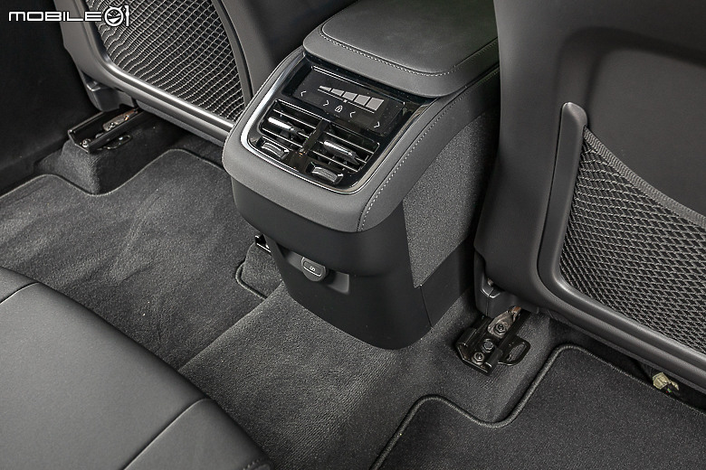 Volvo 小改款 XC90 B5 Plus 試駕｜披上時尚外衣、融入科技元素，利劍重磨再戰一回！