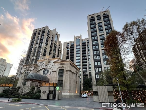 信義豪宅「賣14年還有百億餘屋量」，上市建商踢鐵板