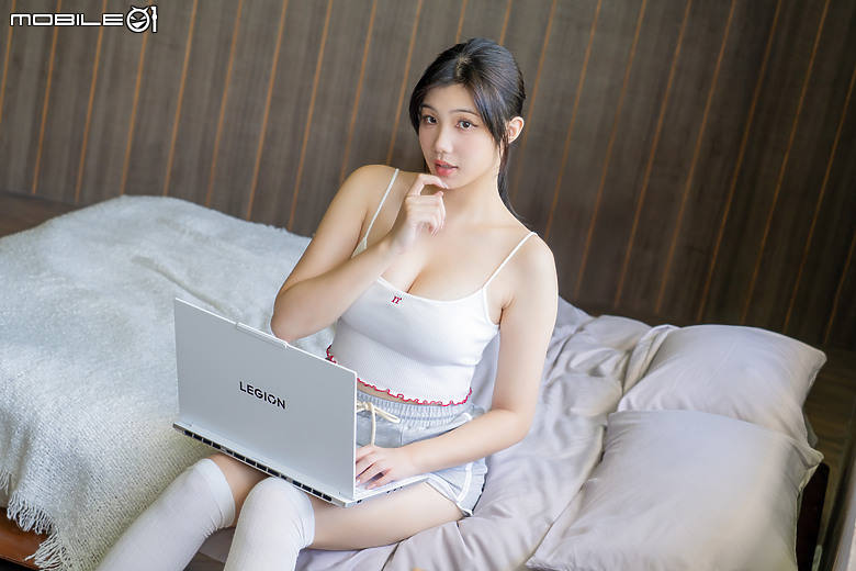 點我看大圖 Lenovo Legion 7i (Gen10) 電競筆電|白色外表藏不住強大戰力!